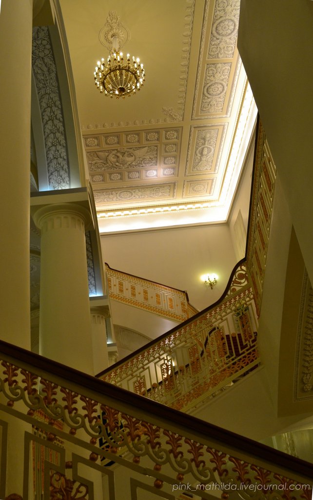 Президентская библиотека в здании Синода. 
