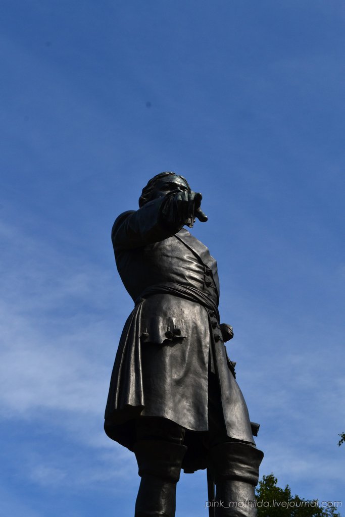 Памятник Петру I в Петрозаводске - ответ на угадайку. 